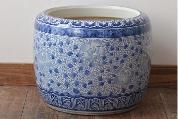 アンティーク雑貨　大正昭和初期　花唐草　染付　瀬戸火鉢(鉢カバー、傘立て)(R-046650)