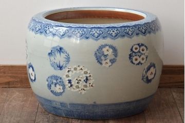 アンティーク雑貨　大正昭和初期　梅・菊　草花の図　染付　瀬戸火鉢(鉢カバー、傘立て)(R-046652)