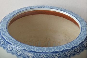 アンティーク雑貨　大正昭和初期　梅・菊　草花の図　染付　瀬戸火鉢(鉢カバー、傘立て)(R-046652)
