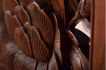 義天工房　総欅　牡丹彫刻　文机　作家物(サイドテーブル、ローテーブル)(R-046653)