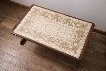 ヴィンテージ家具　北欧ビンテージ　G-PLAN(ジープラン)　チーク材　タイルトップの大振りなセンターテーブル(R-046658)