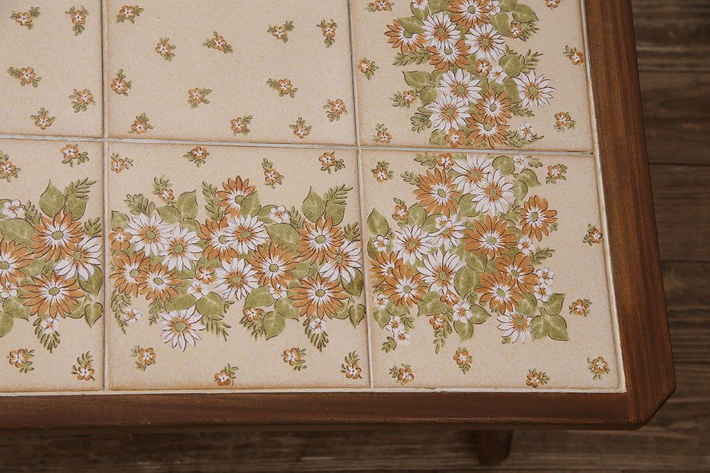 ヴィンテージ家具　北欧ビンテージ　G-PLAN(ジープラン)　チーク材　タイルトップの大振りなセンターテーブル(R-046658)