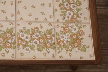 ヴィンテージ家具　北欧ビンテージ　G-PLAN(ジープラン)　チーク材　タイルトップの大振りなセンターテーブル(R-046658)