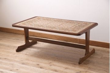 ヴィンテージ家具　北欧ビンテージ　G-PLAN(ジープラン)　チーク材　タイルトップの大振りなセンターテーブル(R-046658)