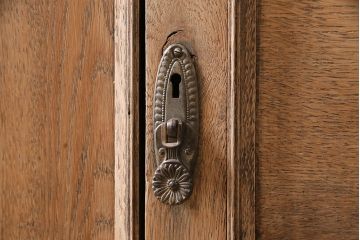 アンティーク家具　イギリスアンティーク　ストリップド(剥離)　オーク材　柔らかな雰囲気のミラーバックサイドボード(収納棚、キャビネット)(R-046662)