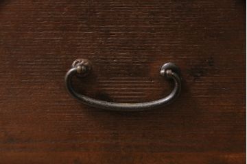 アンティーク家具　昭和初期　ヒノキ材　シンプルな金具の小引き出し(小物収納)(R-046667)
