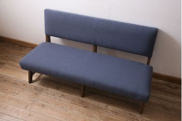 ヴィンテージ家具　昭和中期　ブナ材　落ち着いたブルーのファブリックが素敵な二人掛けソファ(2人掛け、ベンチソファ、ビンテージ)(R-046668)