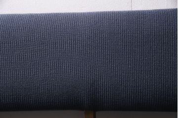 ヴィンテージ家具　昭和中期　ブナ材　落ち着いたブルーのファブリックが素敵な二人掛けソファ(2人掛け、ベンチソファ、ビンテージ)(R-046668)