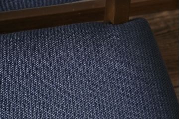 ヴィンテージ家具　昭和中期　ブナ材　落ち着いたブルーのファブリックが素敵な二人掛けソファ(2人掛け、ベンチソファ、ビンテージ)(R-046668)