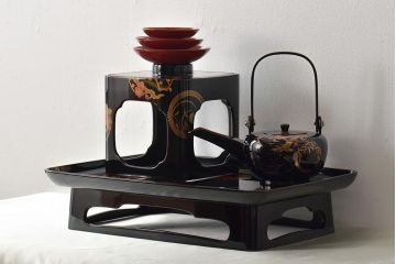 輪島塗　五島屋　木製蒔絵　屠蘇器　共箱(杯台、銚子、金彩)(R-046670)