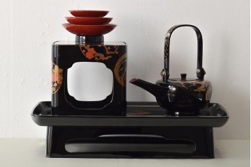 輪島塗　五島屋　木製蒔絵　屠蘇器　共箱(杯台、銚子、金彩)(R-046670)