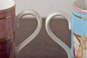 GUCCI(グッチ)　ブルー・イエロー・ピンク　マグカップ3個(カップ柄、金彩)(R-046671)