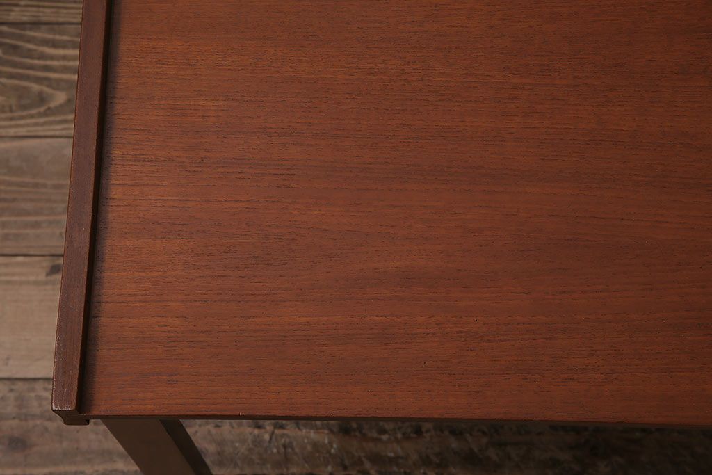 ヴィンテージ家具　北欧ビンテージ　レトロスタイルにも合うチーク材製のセンターテーブル(リビングテーブル、サイドテーブル)(R-046684)