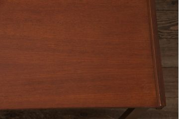 ヴィンテージ家具　北欧ビンテージ　レトロスタイルにも合うチーク材製のセンターテーブル(リビングテーブル、サイドテーブル)(R-046684)