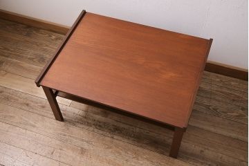 ヴィンテージ家具　北欧ビンテージ　レトロスタイルにも合うチーク材製のセンターテーブル(リビングテーブル、サイドテーブル)(R-046685)