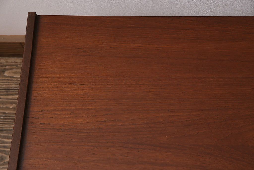 ヴィンテージ家具　北欧ビンテージ　レトロスタイルにも合うチーク材製のセンターテーブル(リビングテーブル、サイドテーブル)(R-046685)