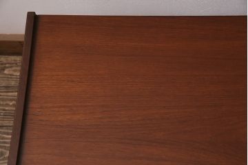 ヴィンテージ家具　北欧ビンテージ　レトロスタイルにも合うチーク材製のセンターテーブル(リビングテーブル、サイドテーブル)(R-046685)