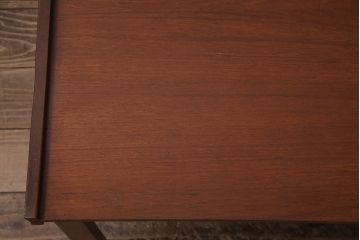 ヴィンテージ家具　北欧ビンテージ　レトロスタイルにも合うチーク材製のセンターテーブル(リビングテーブル、サイドテーブル)(R-046685)