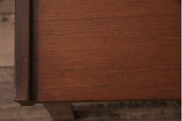 ヴィンテージ家具　北欧ビンテージ　レトロスタイルにも合うチーク材製のセンターテーブル(リビングテーブル、サイドテーブル)(R-046685)