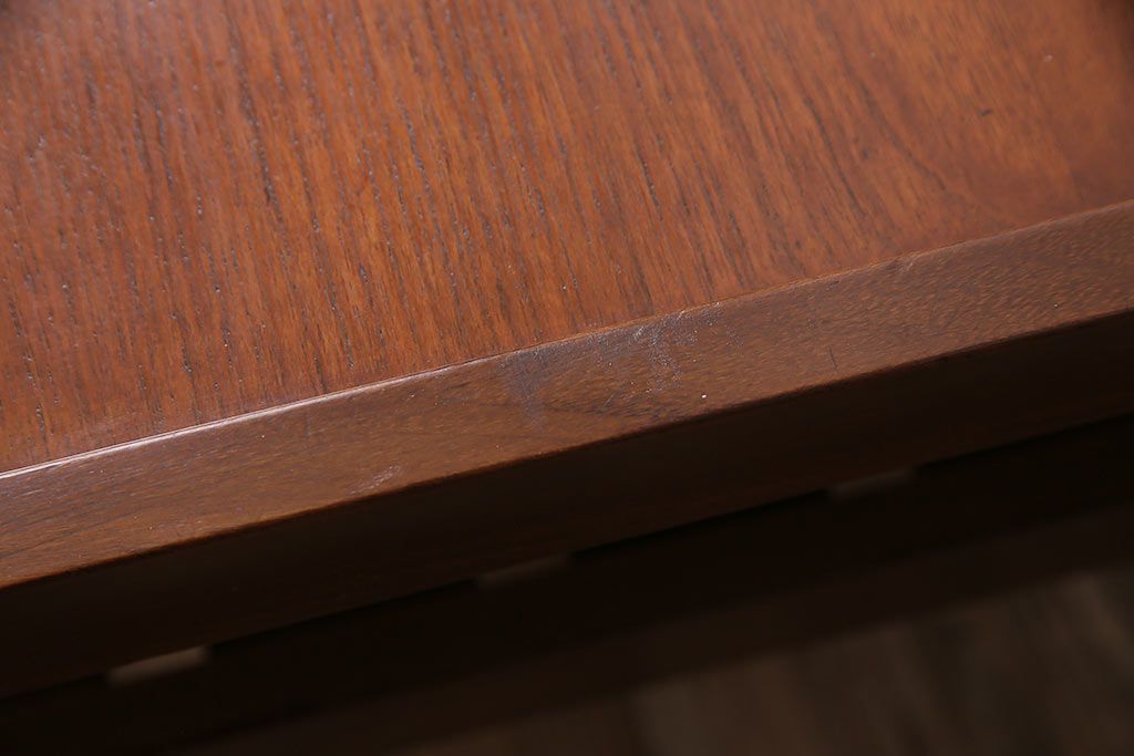 ヴィンテージ家具　北欧ビンテージ　レトロスタイルにも合うチーク材製のセンターテーブル(リビングテーブル、サイドテーブル)(R-046685)