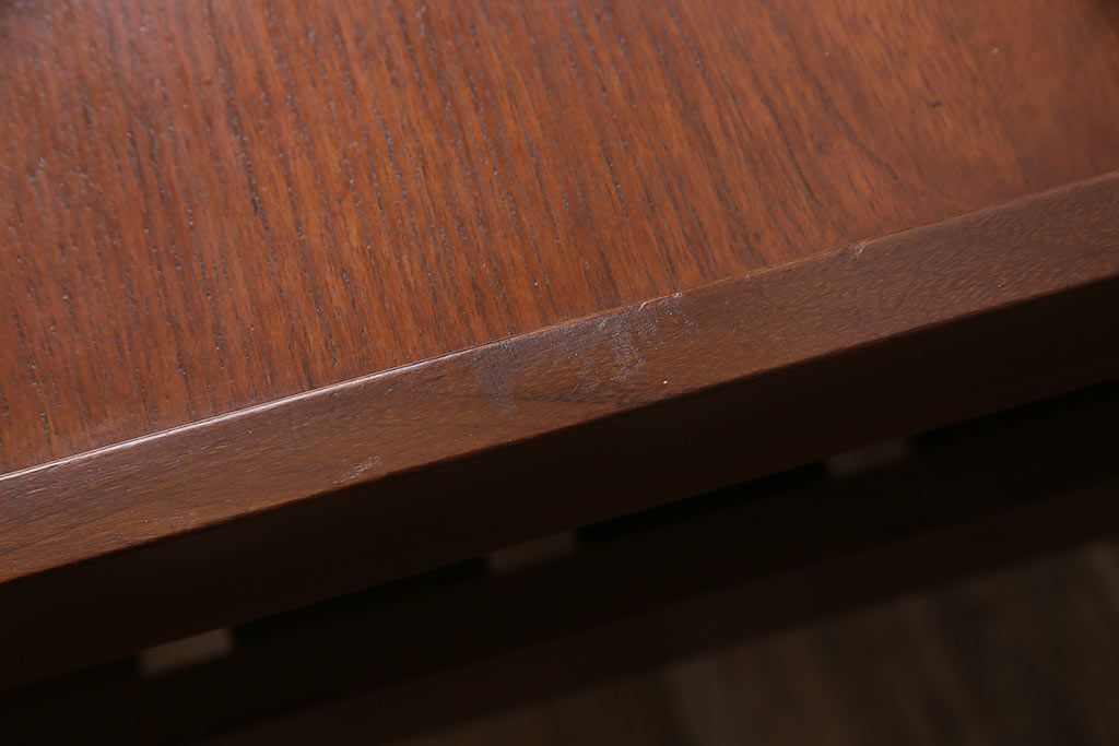 ヴィンテージ家具　北欧ビンテージ　レトロスタイルにも合うチーク材製のセンターテーブル(リビングテーブル、サイドテーブル)(R-046685)