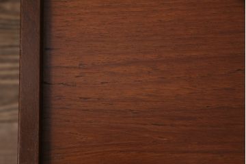 ヴィンテージ家具　北欧ビンテージ　レトロスタイルにも合うチーク材製のセンターテーブル(リビングテーブル、サイドテーブル)(R-046685)