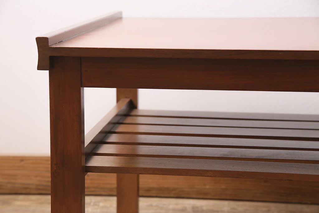 ヴィンテージ家具　北欧ビンテージ　レトロスタイルにも合うチーク材製のセンターテーブル(リビングテーブル、サイドテーブル)(R-046685)