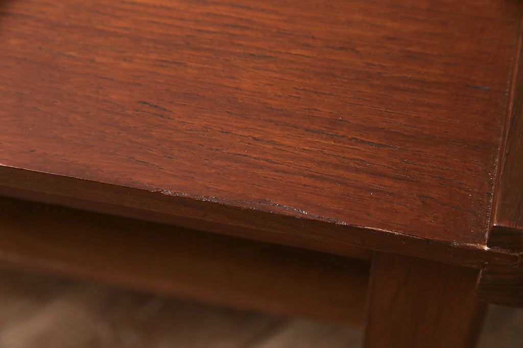 ヴィンテージ家具　北欧ビンテージ　レトロスタイルにも合うチーク材製のセンターテーブル(リビングテーブル、サイドテーブル)(R-046685)