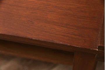 ヴィンテージ家具　北欧ビンテージ　レトロスタイルにも合うチーク材製のセンターテーブル(リビングテーブル、サイドテーブル)(R-046685)