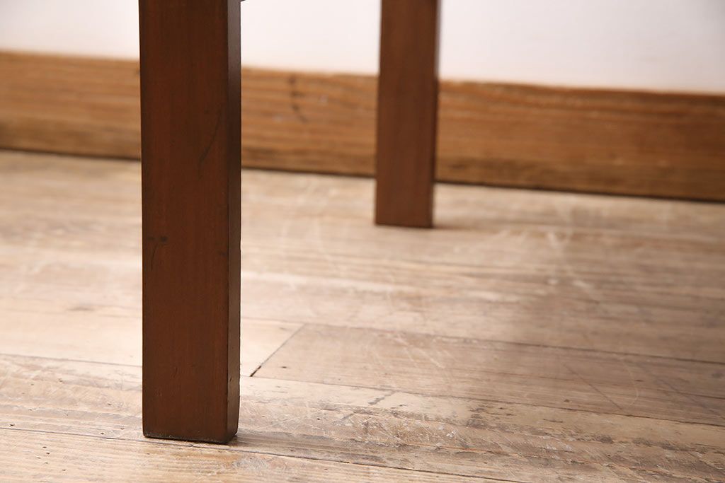 ヴィンテージ家具　北欧ビンテージ　レトロスタイルにも合うチーク材製のセンターテーブル(リビングテーブル、サイドテーブル)(R-046685)