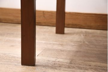 ヴィンテージ家具　北欧ビンテージ　レトロスタイルにも合うチーク材製のセンターテーブル(リビングテーブル、サイドテーブル)(R-046685)