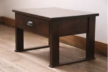 アンティーク家具　昭和中期　ラワン材　小振りなサイズが可愛いレトロな文机(花台、飾り台)(R-046686)