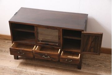 ビンテージ家具　前面黒柿材　引き出し付き　和風リビングにおすすめな脚付きローボード(戸棚、リビングボード)(R-046691)