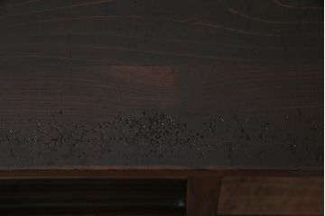ビンテージ家具　前面黒柿材　引き出し付き　和風リビングにおすすめな脚付きローボード(戸棚、リビングボード)(R-046691)