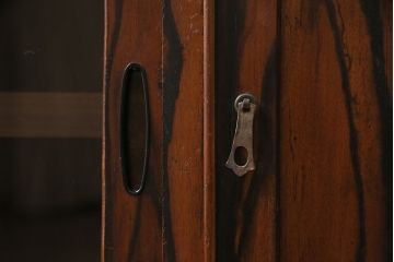 ビンテージ家具　前面黒柿材　引き出し付き　和風リビングにおすすめな脚付きローボード(戸棚、リビングボード)(R-046691)