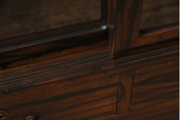 ビンテージ家具　前面黒柿材　引き出し付き　和風リビングにおすすめな脚付きローボード(戸棚、リビングボード)(R-046691)