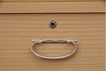 中古　伝統工芸品　山竹永井タンス店　久光　衣装盆付きの加茂総桐箪笥(定価約120万円)(総桐たんす、衣装箪笥、着物箪笥、和タンス)(R-046692)