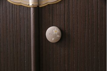 中古　伝統工芸品　山竹永井タンス店　久光　衣装盆付きの加茂総桐箪笥(定価約120万円)(総桐たんす、衣装箪笥、着物箪笥、和タンス)(R-046692)