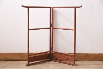 アンティーク家具　昭和中期　鎌倉彫り　和の趣を演出する小さな衣桁(タオル掛け)(R-046696)