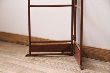 アンティーク家具　昭和中期　鎌倉彫り　和の趣を演出する小さな衣桁(タオル掛け)(R-046696)