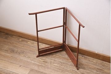 アンティーク家具　昭和中期　鎌倉彫り　和の趣を演出する小さな衣桁(タオル掛け)(R-046696)