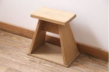アンティーク家具　ストリップド(剥離)　松材　シンプルで素朴な踏み台(花台、飾り台)(R-046697)