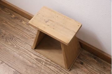 アンティーク家具　ストリップド(剥離)　松材　シンプルで素朴な踏み台(花台、飾り台)(R-046697)