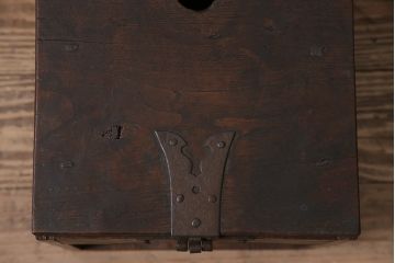 アンティーク家具　総栗材　重厚感と渋い色味が魅力の銭函(銭箱)(R-046698)