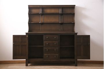 ヴィンテージ家具　イギリスビンテージ　ERCOL(アーコール)　Old Colonial(オールドコロニアル)　気品と風格が漂うカップボード(収納棚、食器棚)(R-046720)