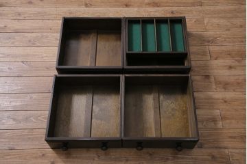 ヴィンテージ家具　イギリスビンテージ　ERCOL(アーコール)　Old Colonial(オールドコロニアル)　気品と風格が漂うカップボード(収納棚、食器棚)(R-046720)