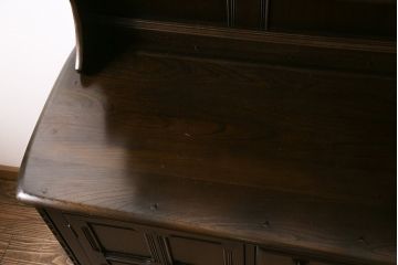 ヴィンテージ家具　イギリスビンテージ　ERCOL(アーコール)　Old Colonial(オールドコロニアル)　気品と風格が漂うカップボード(収納棚、食器棚)(R-046720)