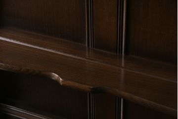 ヴィンテージ家具　イギリスビンテージ　ERCOL(アーコール)　Old Colonial(オールドコロニアル)　気品と風格が漂うカップボード(収納棚、食器棚)(R-046720)