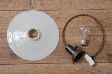 アンティーク照明　昭和レトロ　平笠シェードの吊り下げ照明(ペンダントライト、天井照明、電笠)(R-046721)