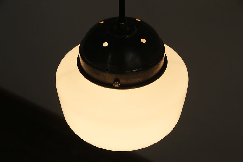 アンティーク照明　昭和中期　ころんとしたフォルムのレトロなペンダントライト(天井照明)(R-046726)